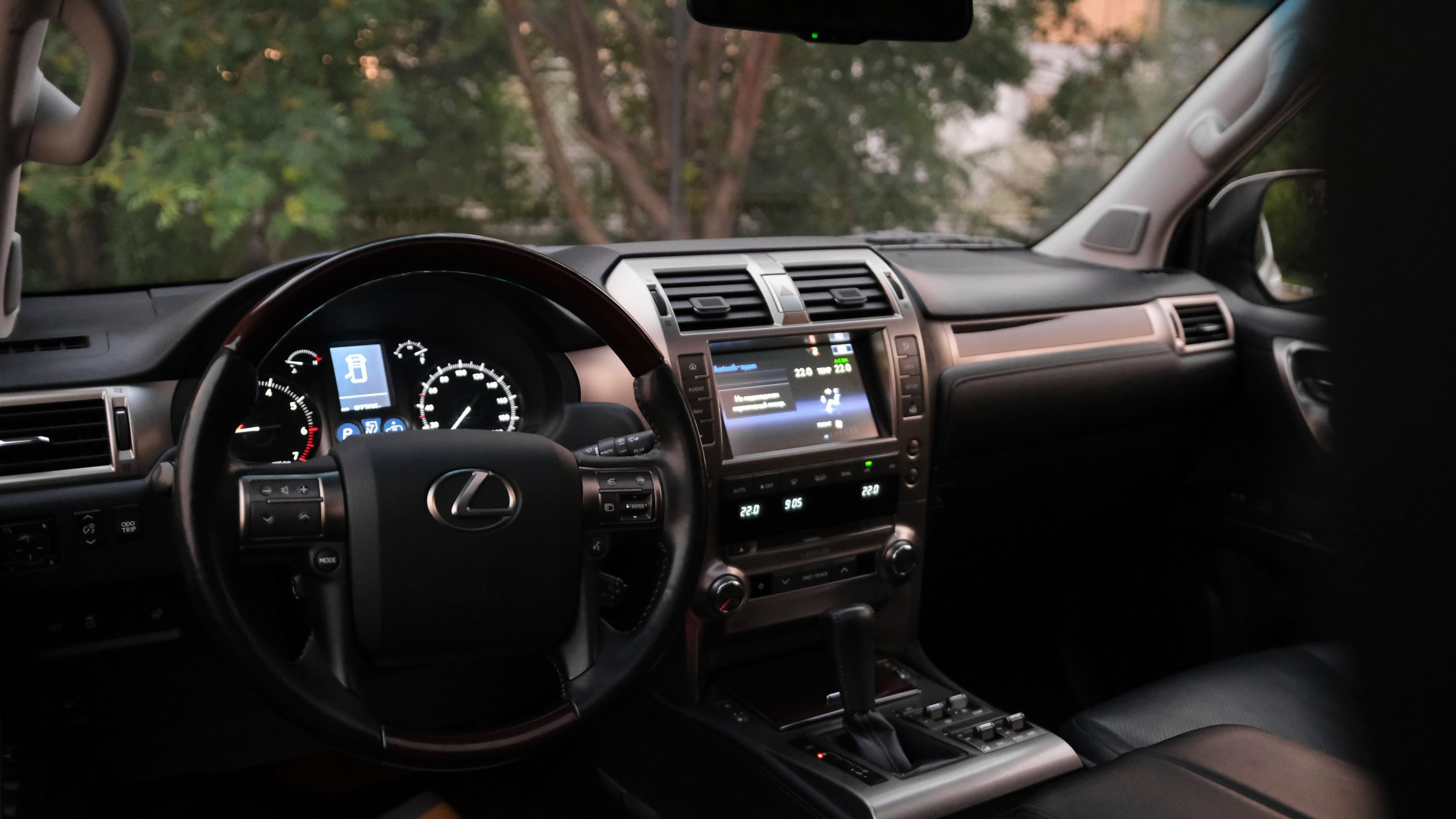 Аренда Lexus GX460 Белый в Иркутске без водителя