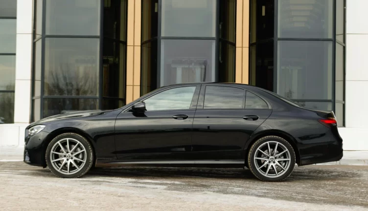 Mercedes-Benz E200 4MAT AMG