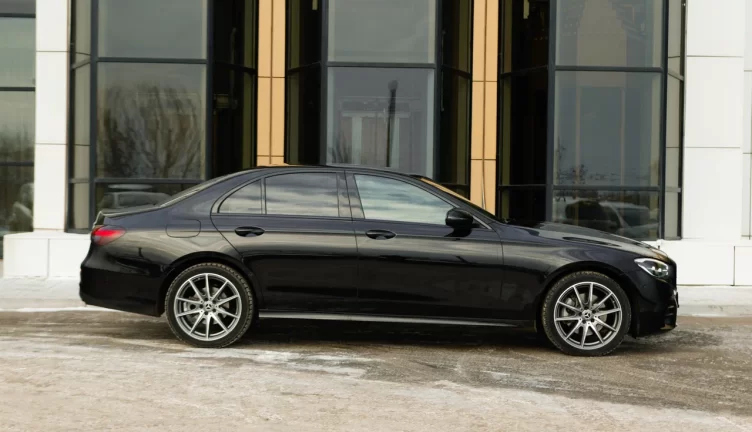 Mercedes-Benz E200 4MAT AMG