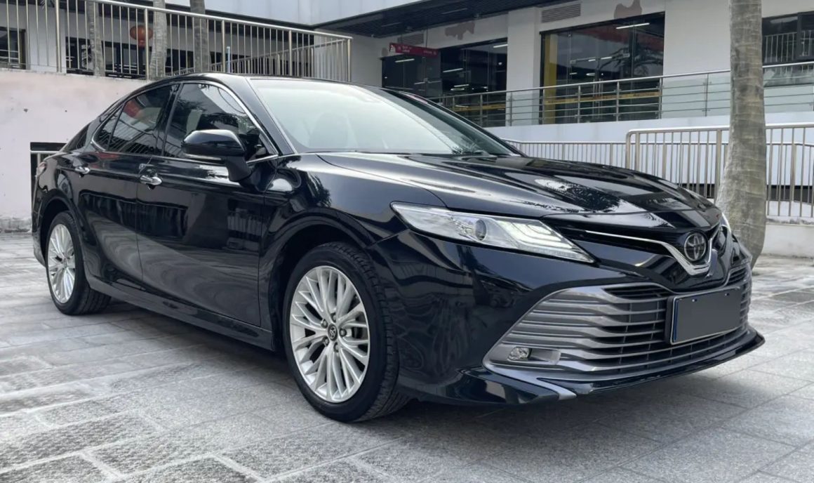 Toyota Camry v70