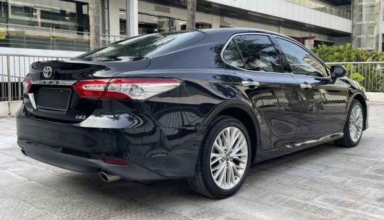 Toyota Camry v70
