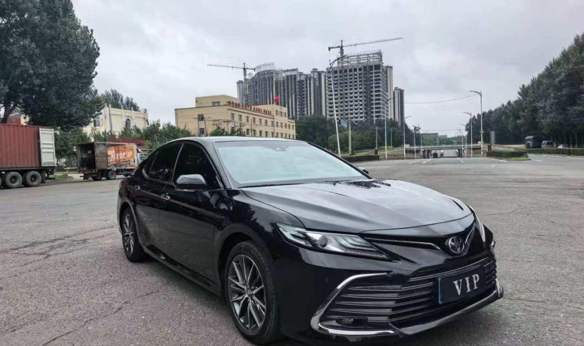 Toyota Camry v70