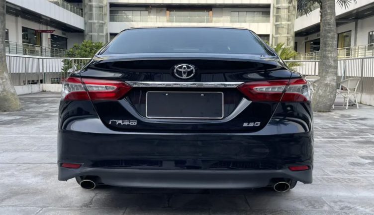 Toyota Camry v70
