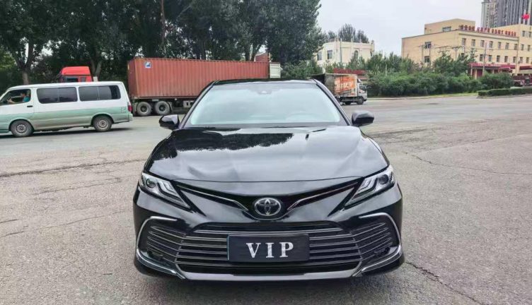 Toyota Camry v70