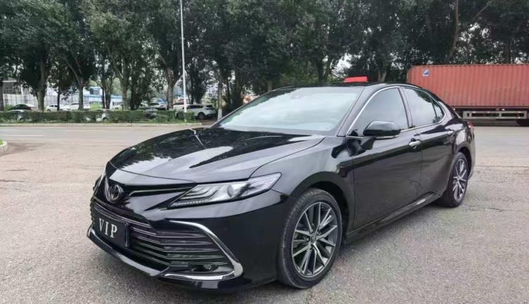 Toyota Camry v70