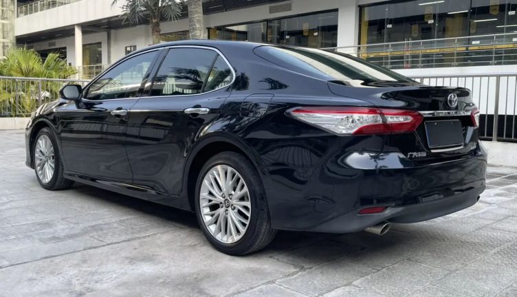 Toyota Camry v70